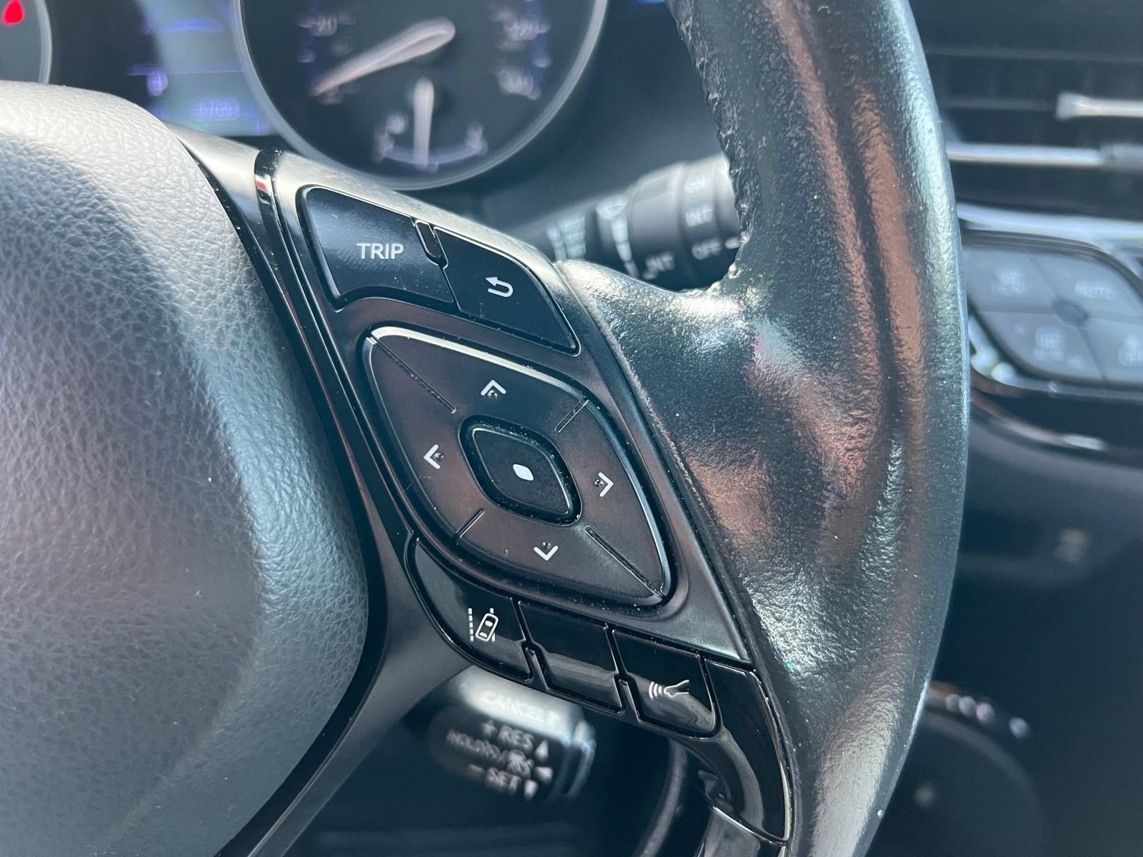 Used 2021 Toyota C-HR XLE FWD image 29