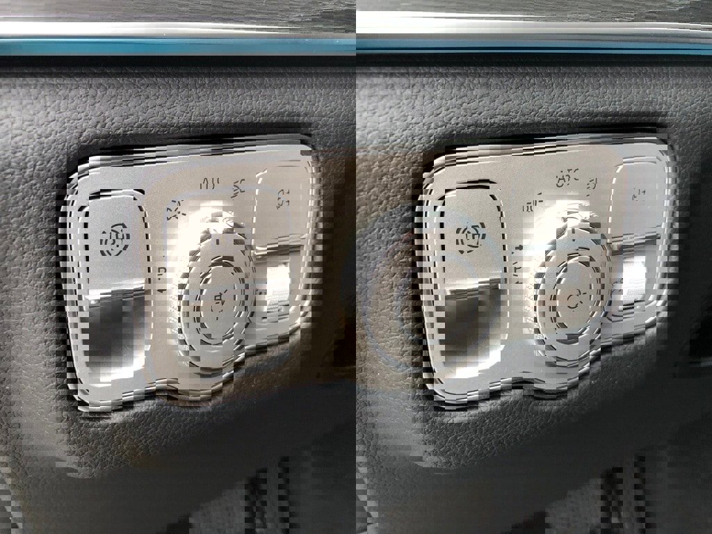 Certified 2022 Mercedes-Benz GLE 350 4MATIC w/ AMG Line Exterior image 13