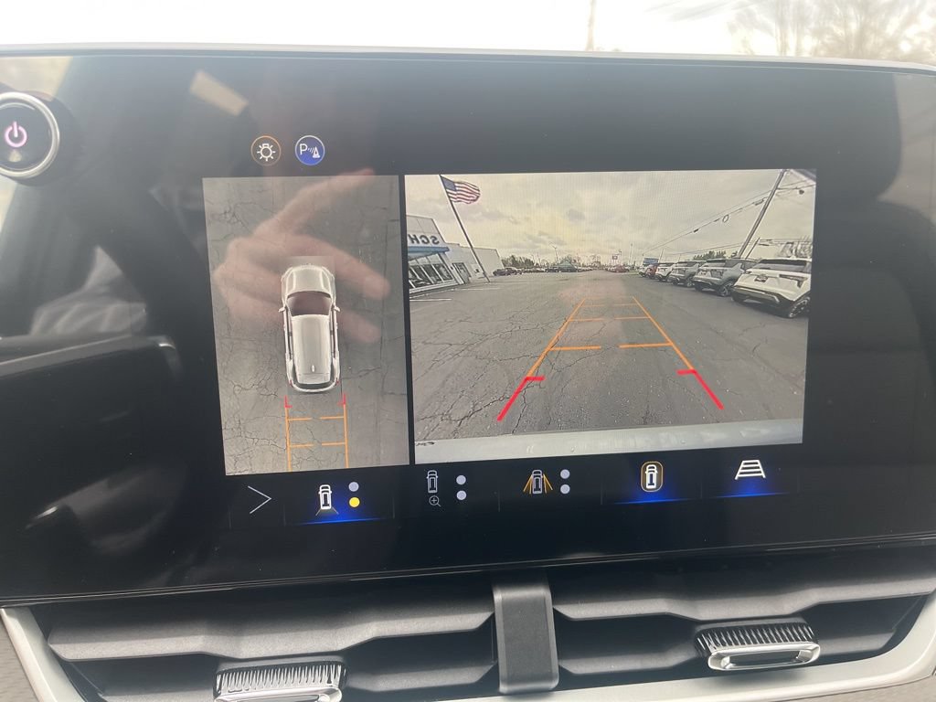 New 2026 Chevrolet Equinox LT w/ Convenience Package II FWD image 23