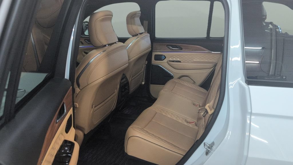 Used 2024 Jeep Grand Cherokee Summit AWD/4WD image 19