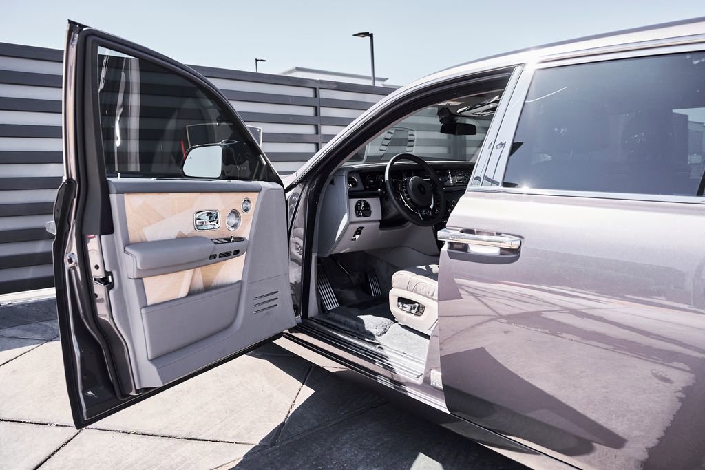 Used 2025 Rolls-Royce Phantom Sedan RWD image 35