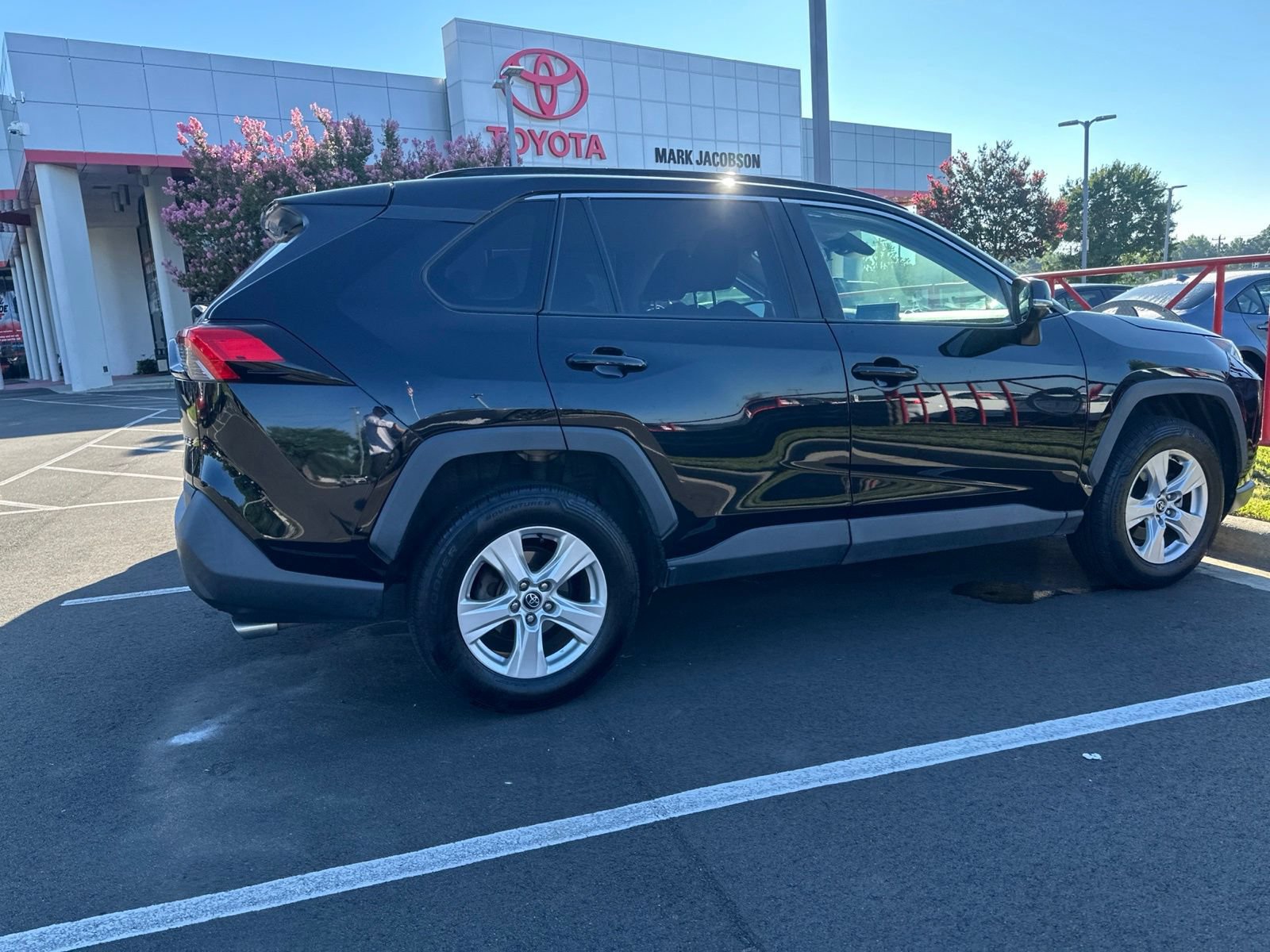 Used 2021 Toyota RAV4 XLE FWD image 11
