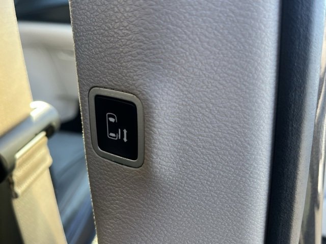 Used 2017 Chrysler Pacifica Touring-L image 17