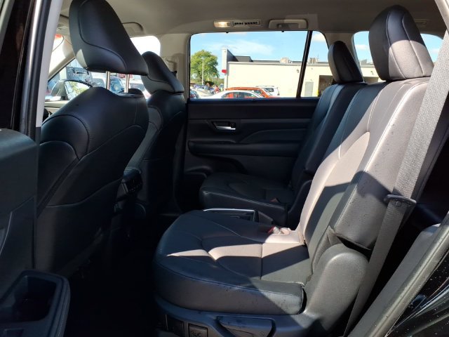 Used 2026 Toyota Grand Highlander AWD image 9