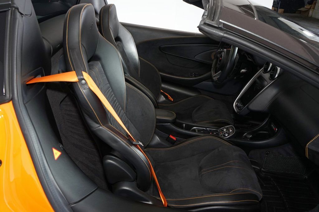 Used 2018 McLaren 570S Spider image 14