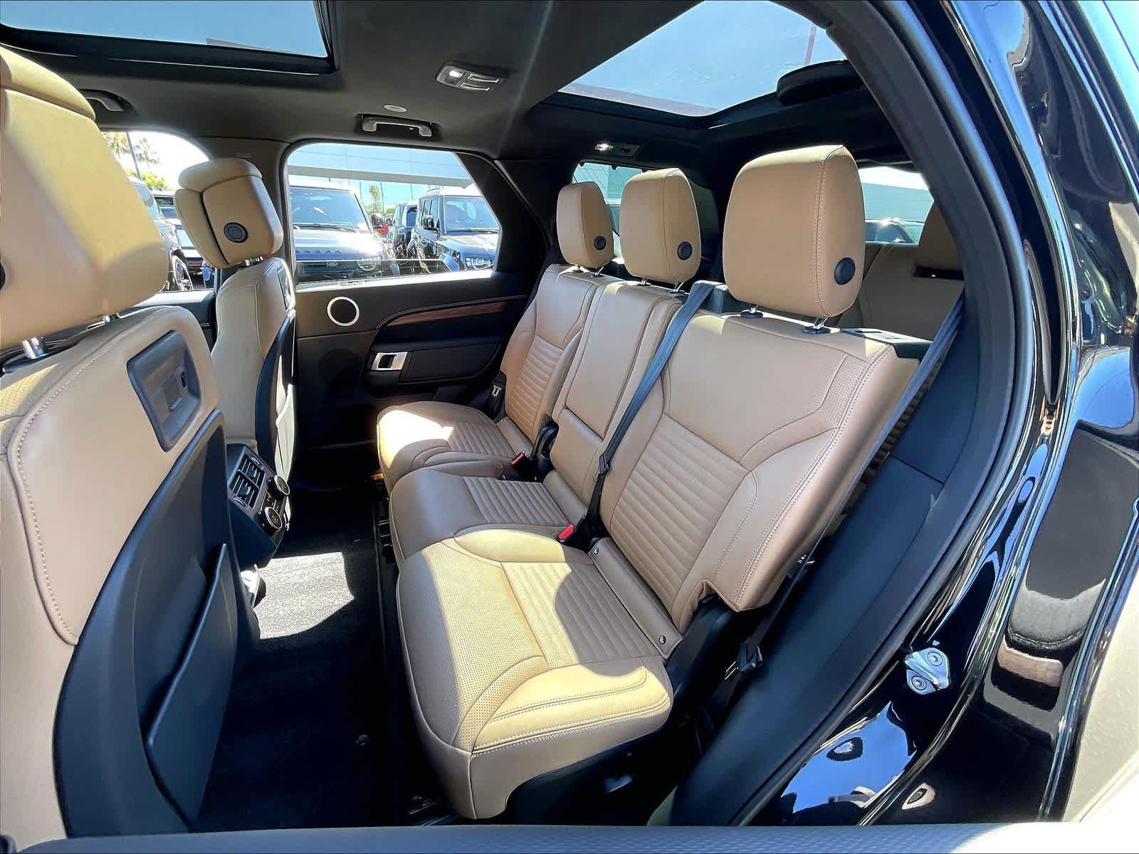 Used 2025 Land Rover Discovery Dynamic SE AWD/4WD image 29