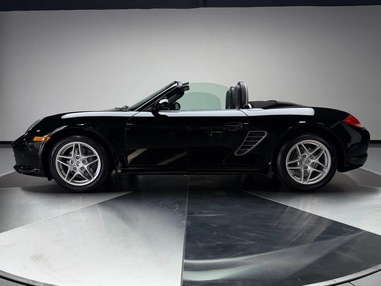 Used 2011 Porsche Boxster RWD image 4