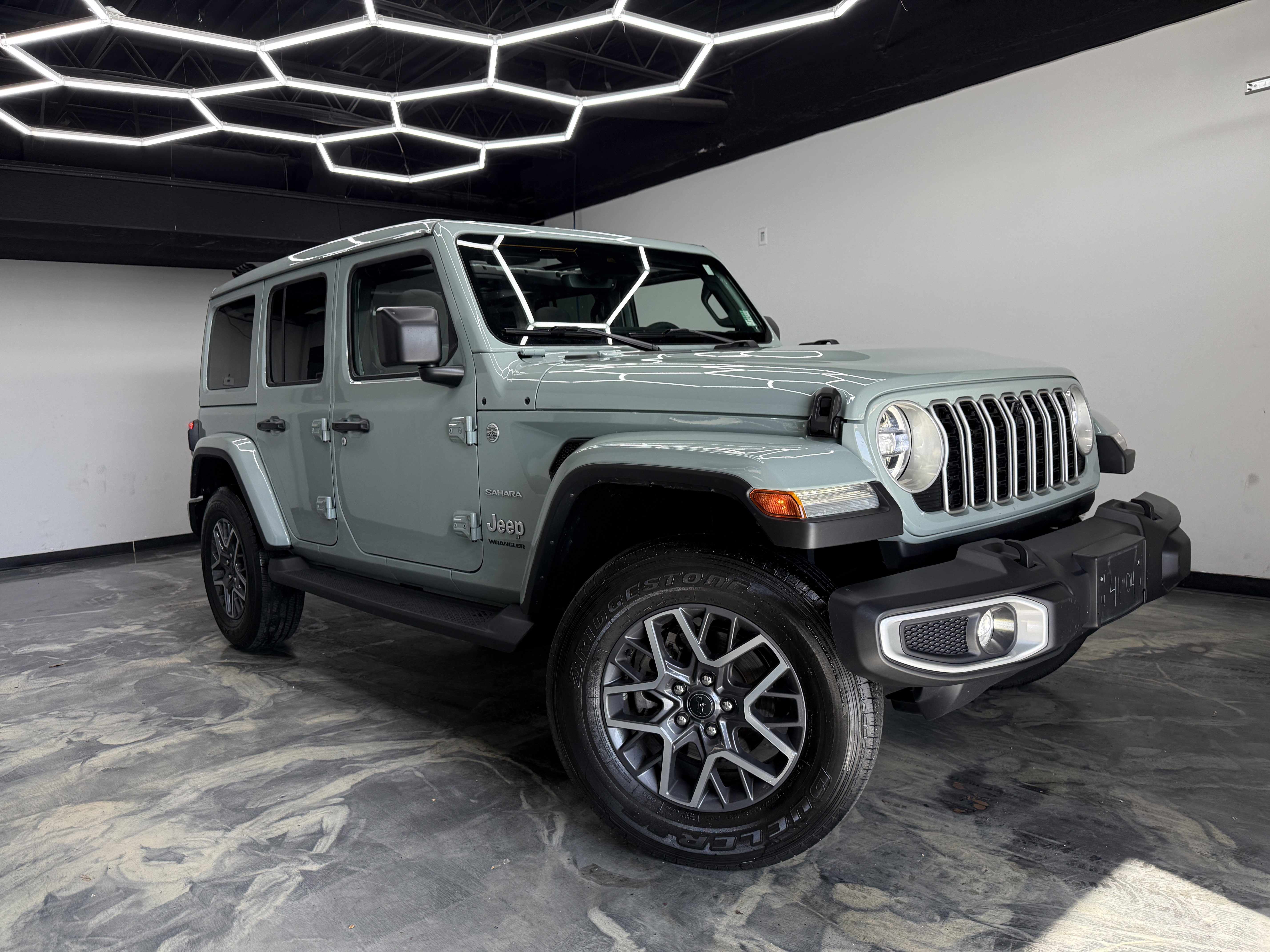 Used 2024 Jeep Wrangler Unlimited Sahara w/ Technology Group AWD/4WD image 6