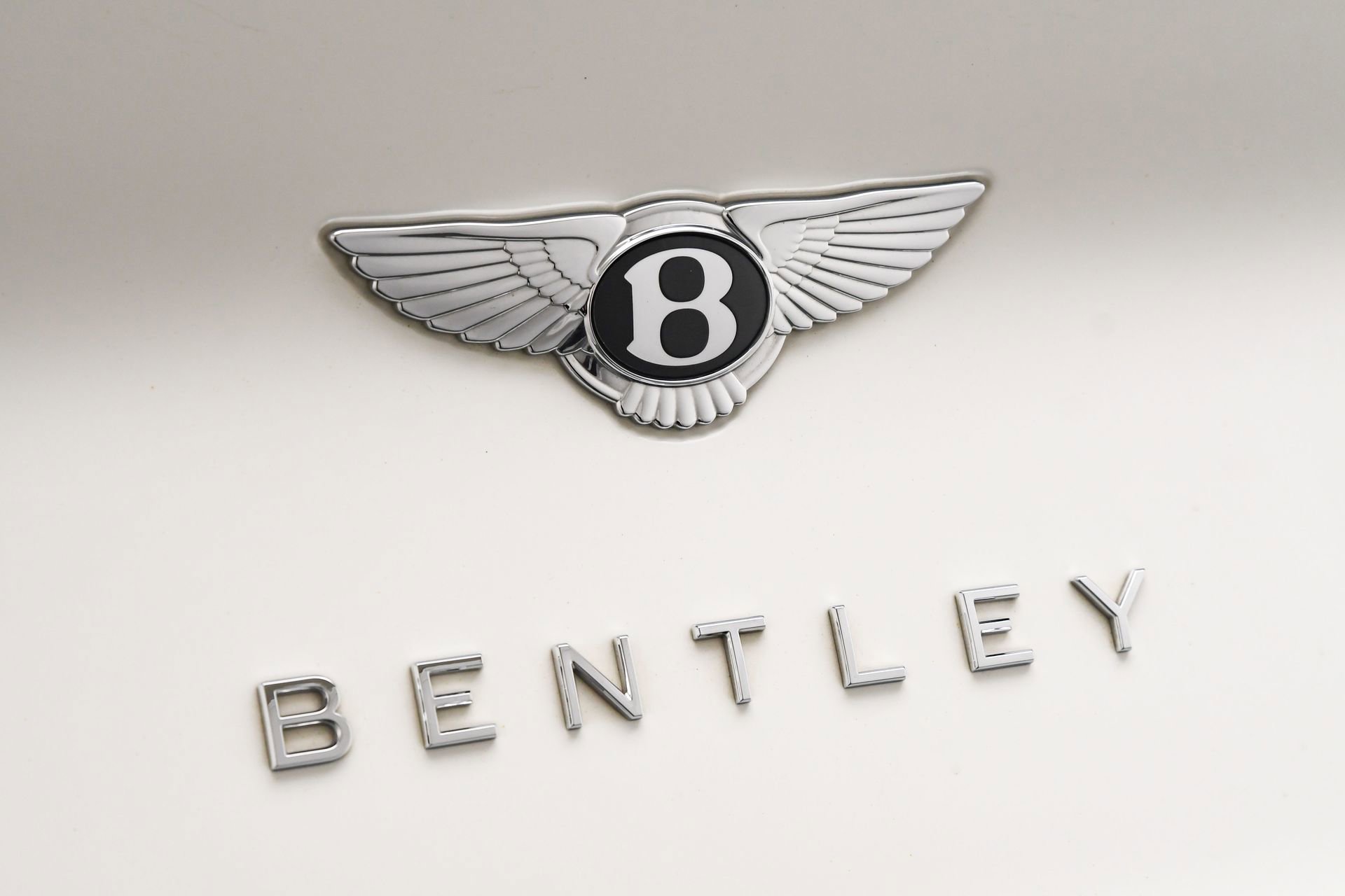 Used 2023 Bentley Bentayga Extended Wheelbase image 25