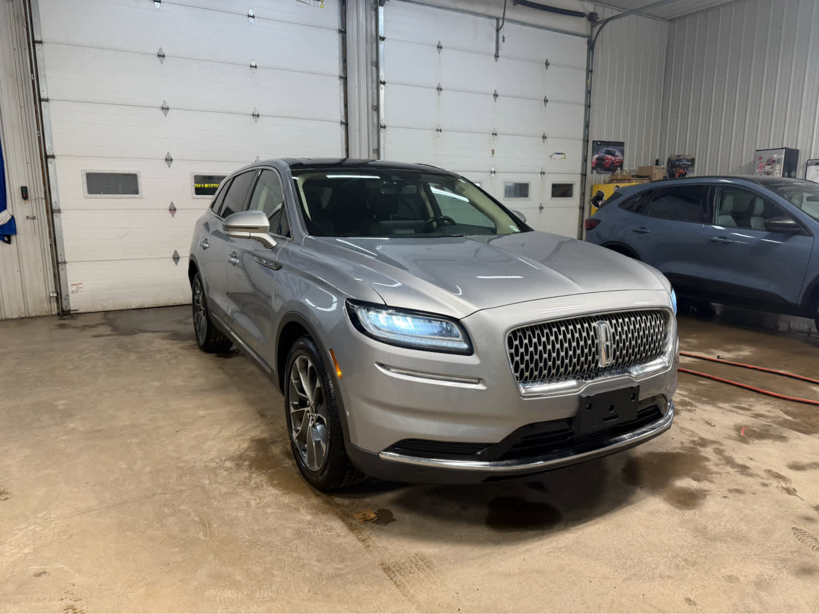Used 2021 Lincoln Nautilus Reserve w/ Equipment Group 201A image 2