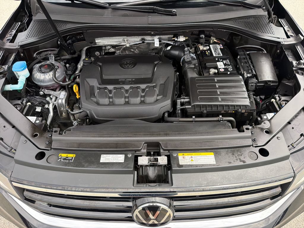 Certified 2023 Volkswagen Tiguan SE R-Line AWD/4WD image 29