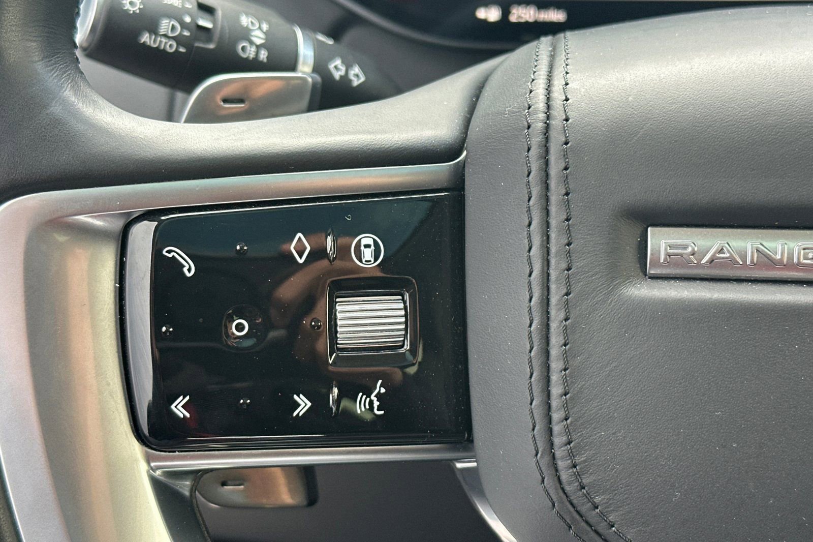 Used 2024 Land Rover Range Rover SE image 30