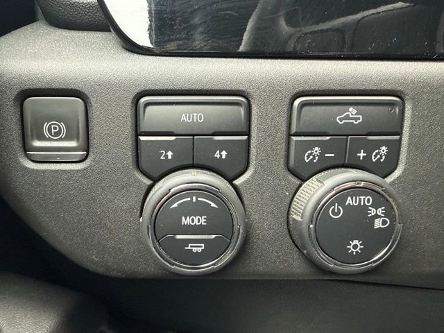 Used 2023 Chevrolet Silverado 1500 LT AWD/4WD image 23