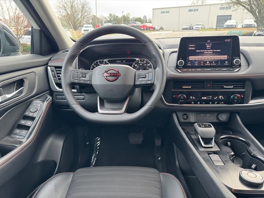 Certified 2025 Nissan Rogue SV image 13