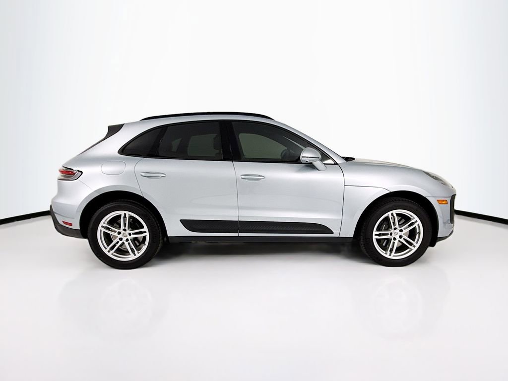 Certified 2025 Porsche Macan image 8