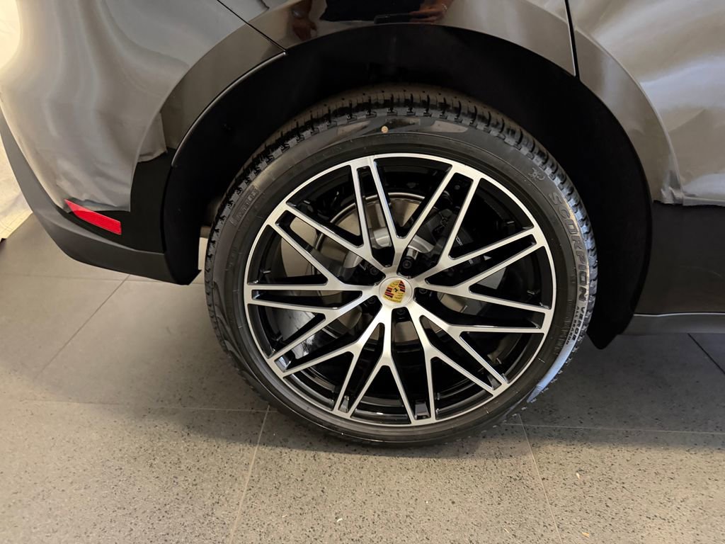 New 2026 Porsche Macan AWD/4WD image 12
