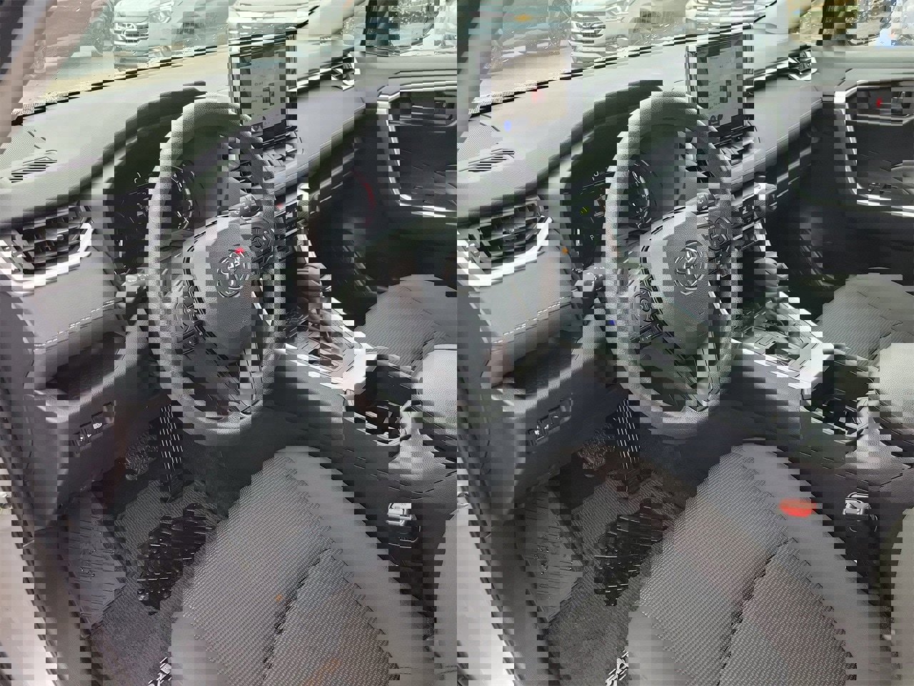 Used 2025 Toyota RAV4 LE image 15