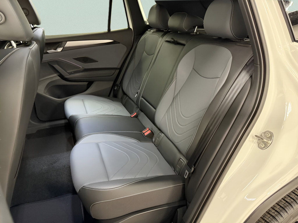 Certified 2025 Volkswagen Tiguan SE R-Line AWD/4WD image 20