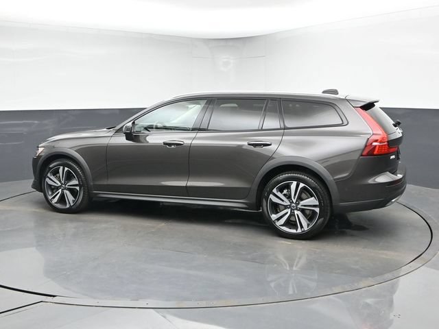 Used 2025 Volvo V60 B5 Cross Country Plus AWD/4WD image 7