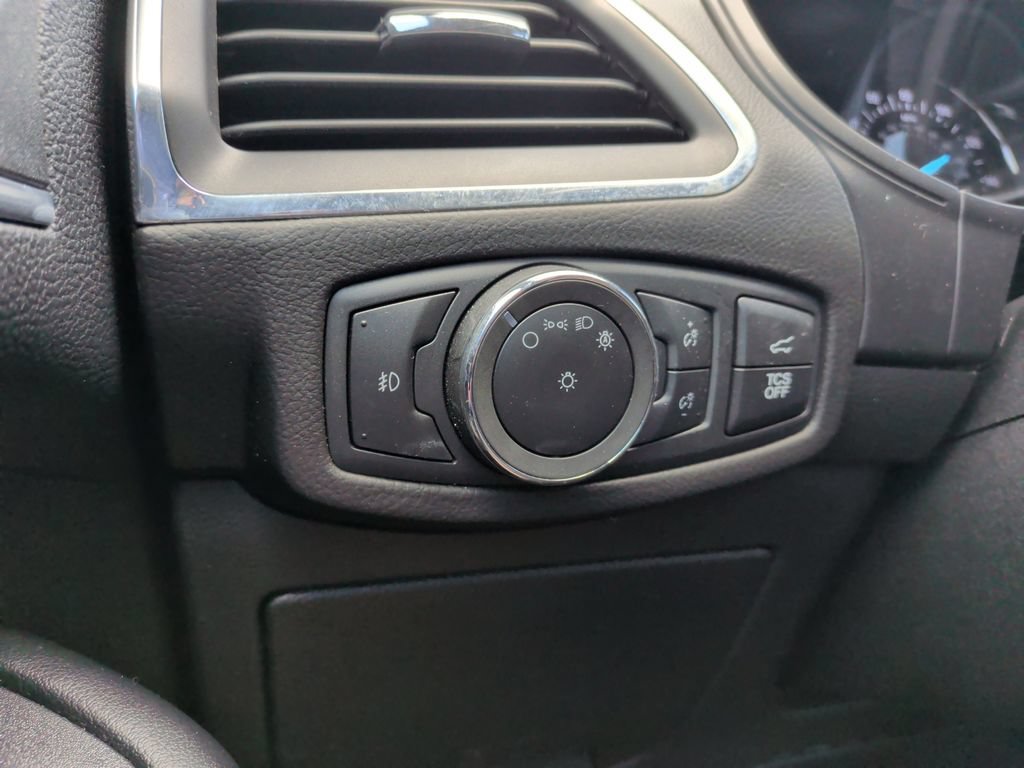 Certified 2022 Ford Edge Titanium AWD/4WD image 28