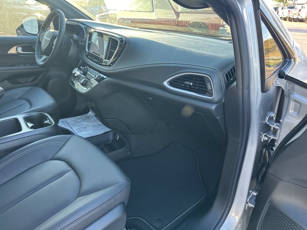 New 2026 Chrysler Pacifica Select FWD image 55