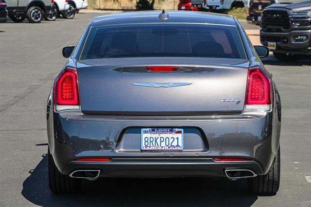 Used 2018 Chrysler 300 S image 3