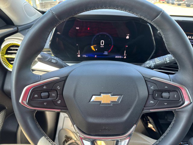 Used 2024 Chevrolet Trax LT w/ Sunroof Package image 16