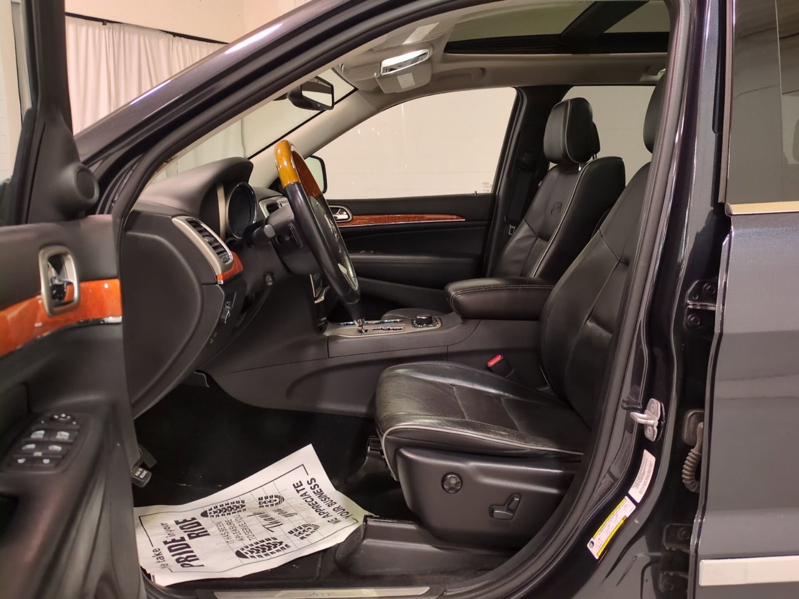 Used 2012 Jeep Grand Cherokee Overland image 16