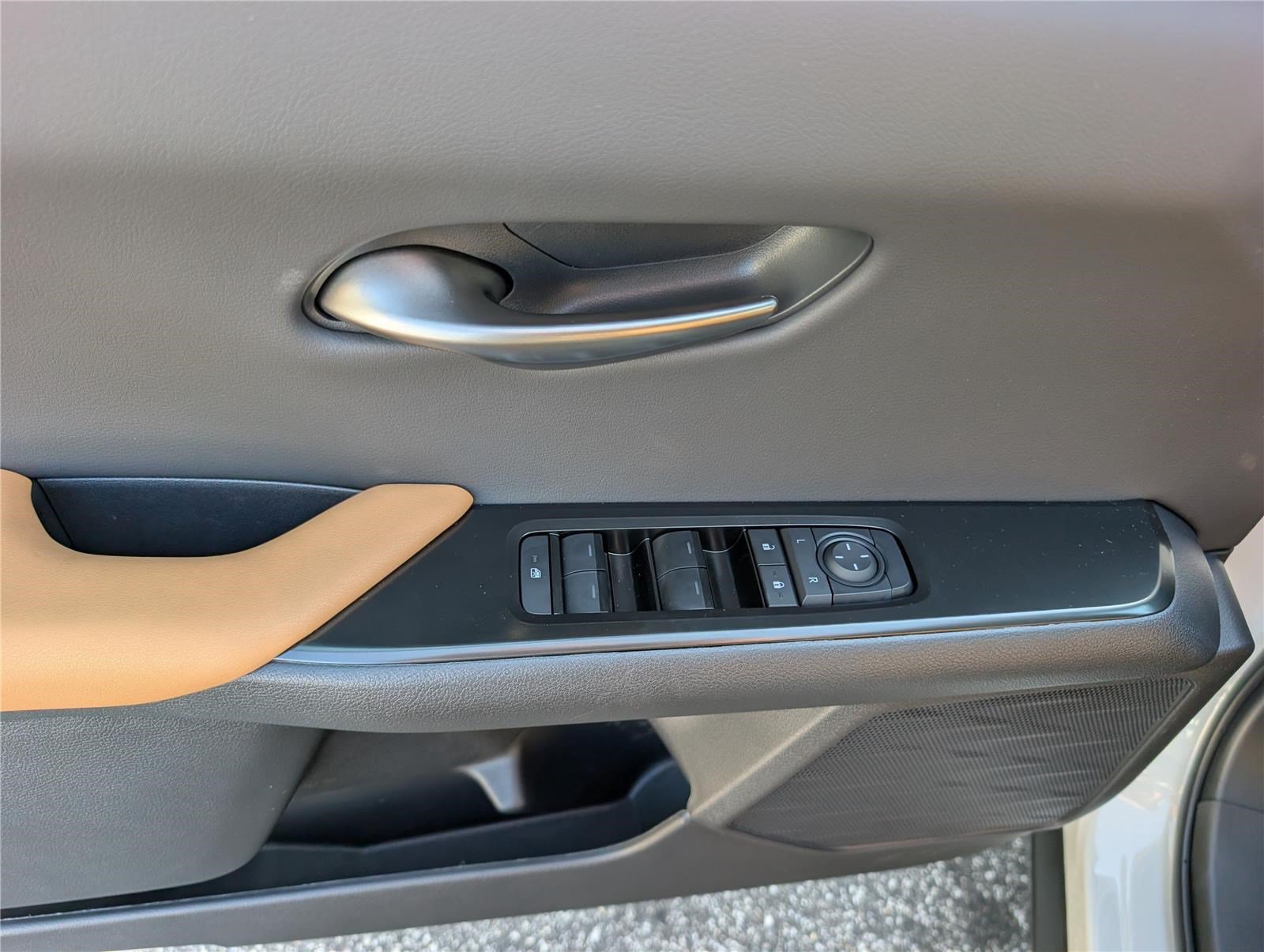 New 2026 Lexus UX 300h AWD image 15