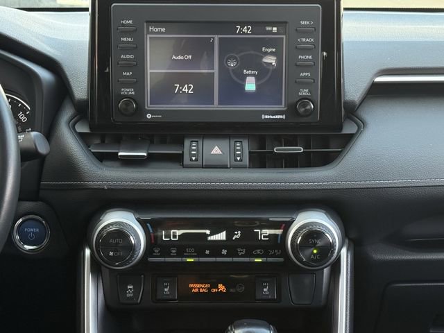 Used 2022 Toyota RAV4 XLE Premium image 18
