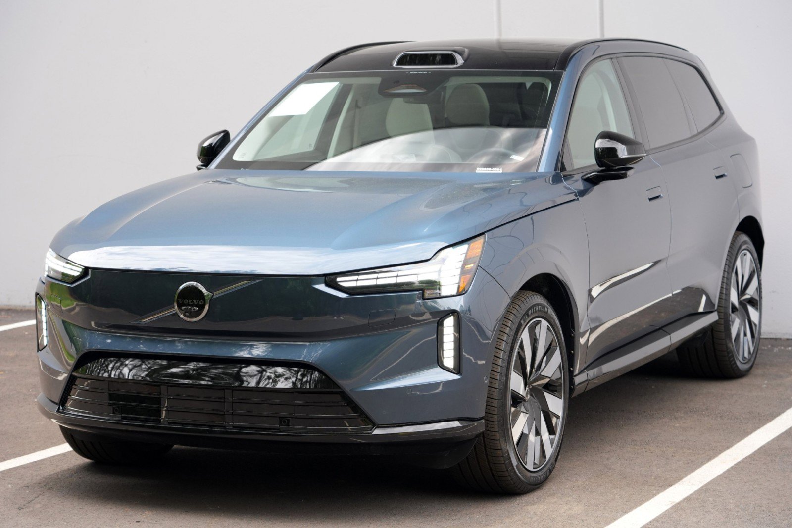 Used 2025 Volvo EX90 Plus AWD/4WD image 48