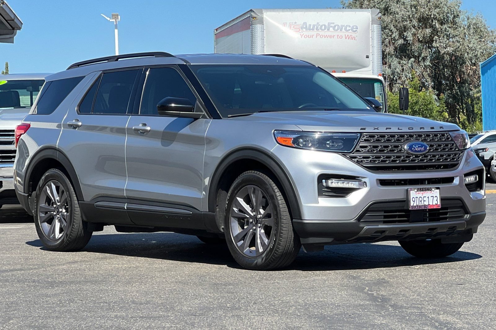 Used 2022 Ford Explorer XLT w/ Equipment Group 202A RWD image 2