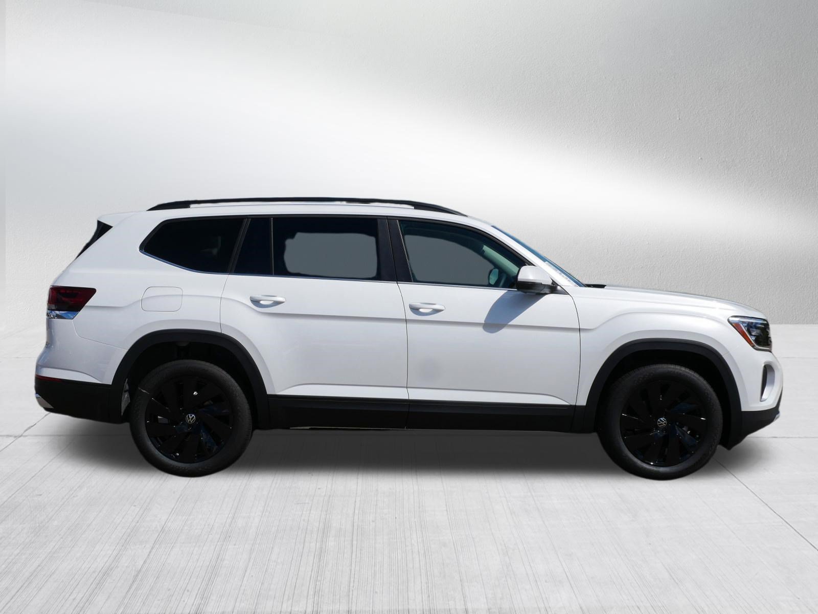 New 2026 Volkswagen Atlas SE AWD/4WD image 2
