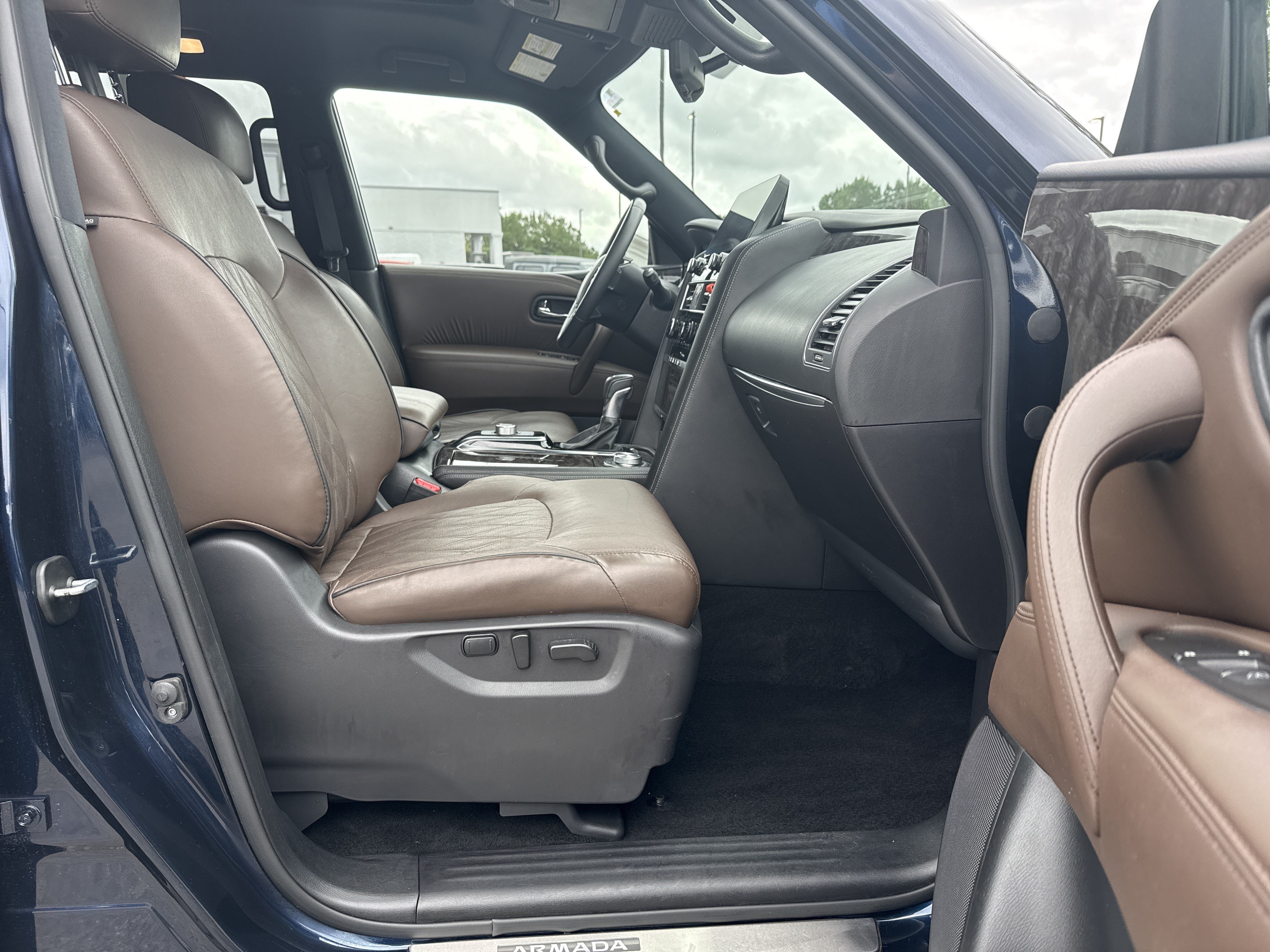Used 2023 Nissan Armada Platinum w/ Captain's Chairs Package AWD/4WD image 14