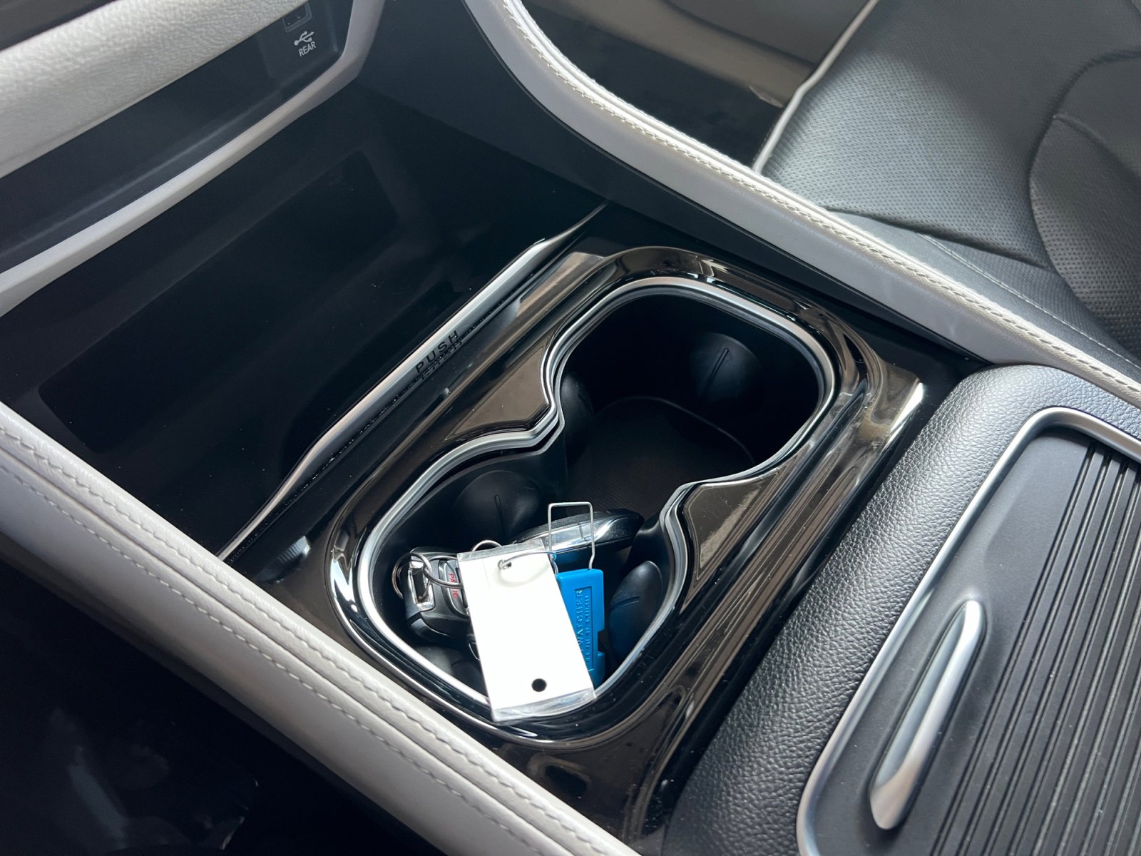 Used 2022 Chrysler Pacifica Limited w/ Uconnect Theater Family Group image 20