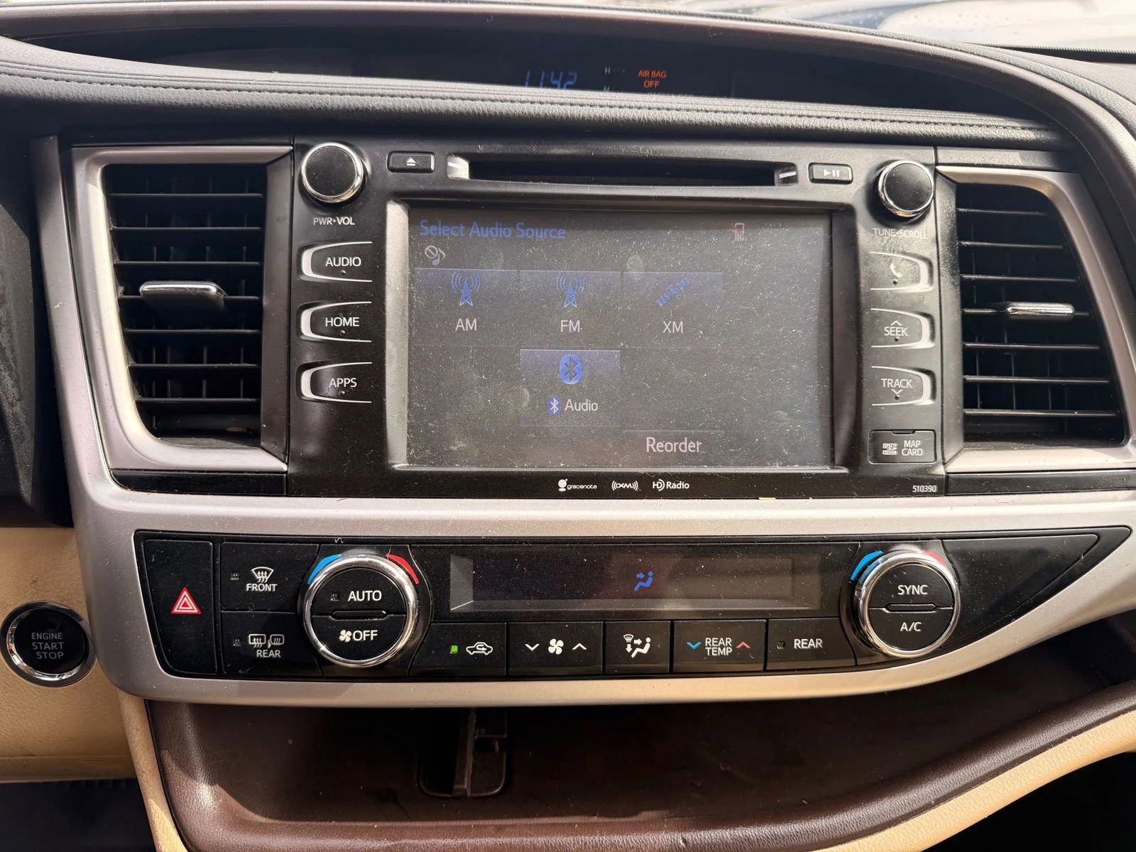 Used 2019 Toyota Highlander XLE image 19