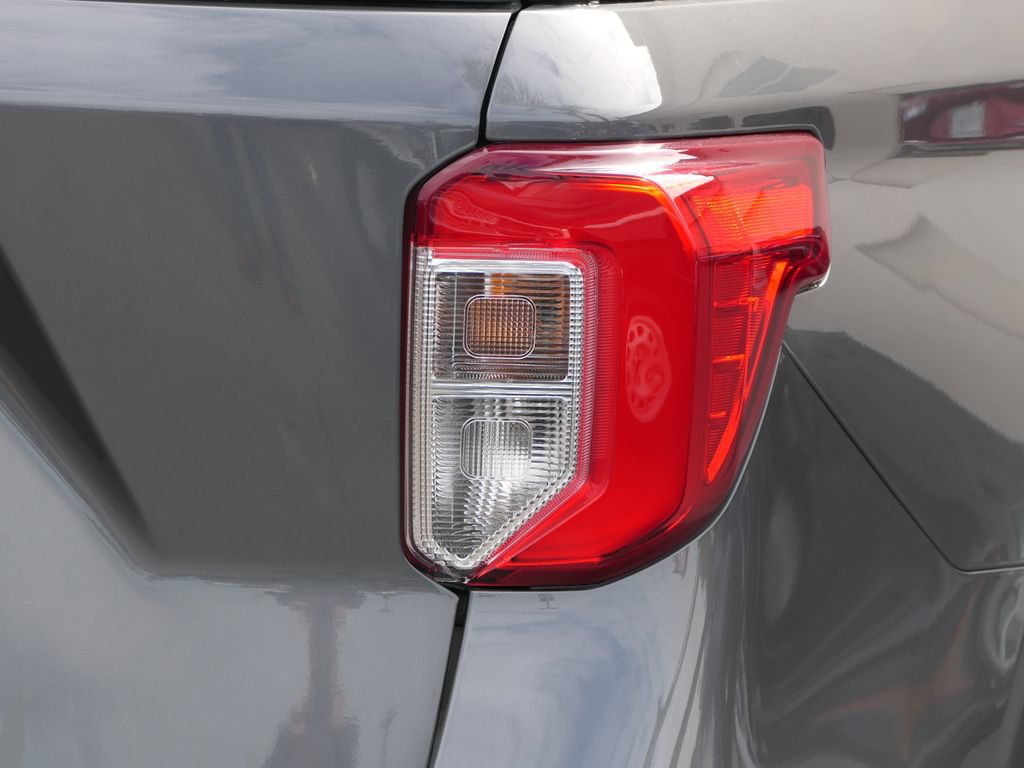 Used 2023 Ford Explorer XLT w/ Equipment Group 202A RWD image 5