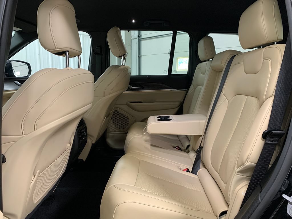 Used 2023 Jeep Grand Cherokee Limited w/ Luxury Tech Group II AWD/4WD image 20