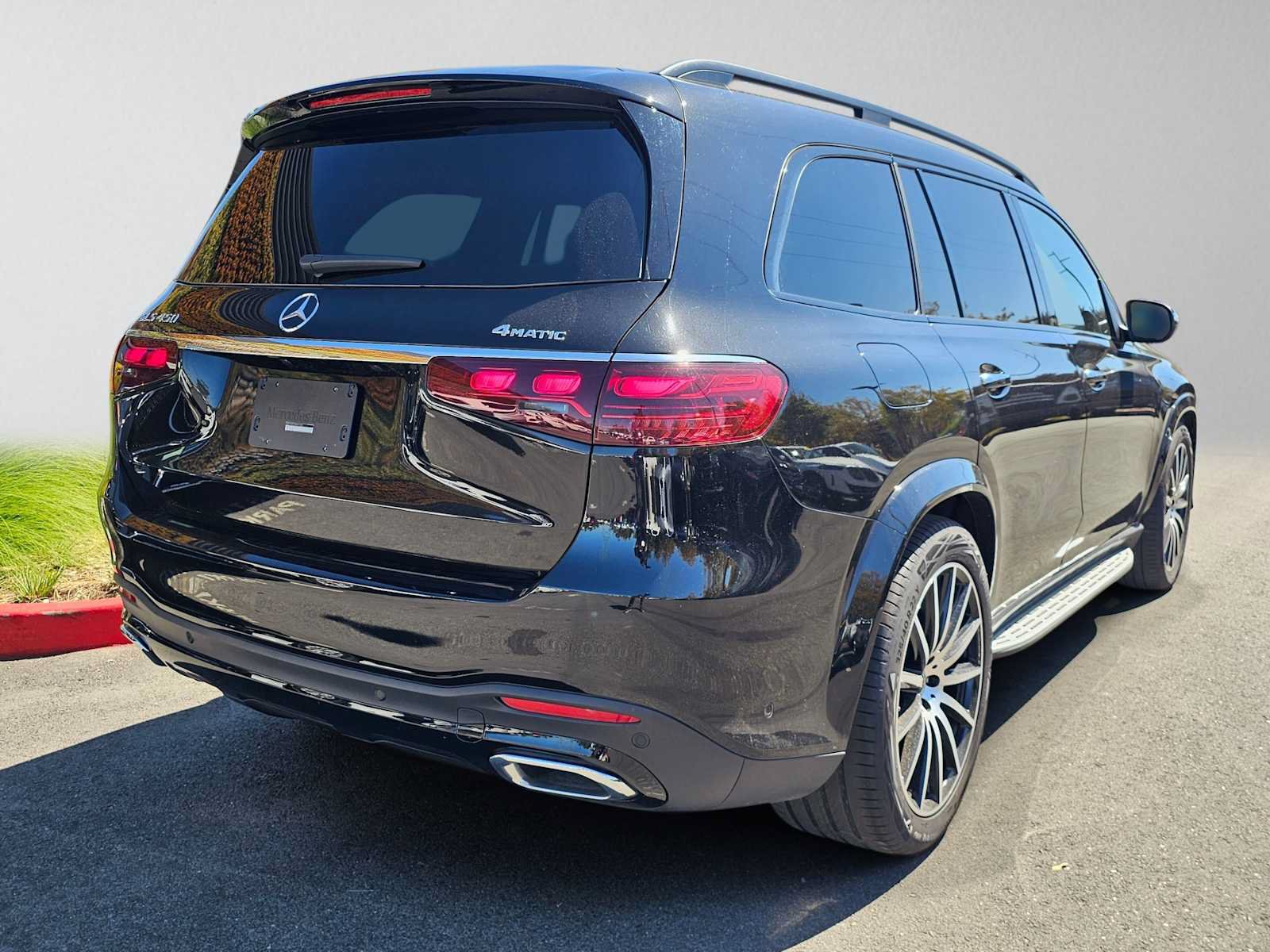 Used 2026 Mercedes-Benz GLS 450 4MATIC image 3