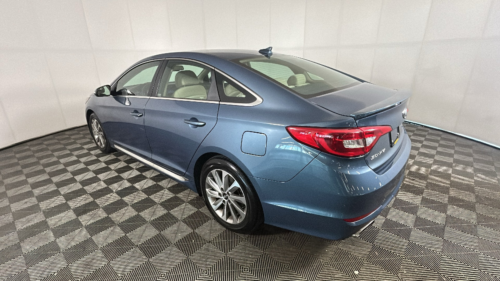 Used 2015 Hyundai Sonata Sport FWD image 5