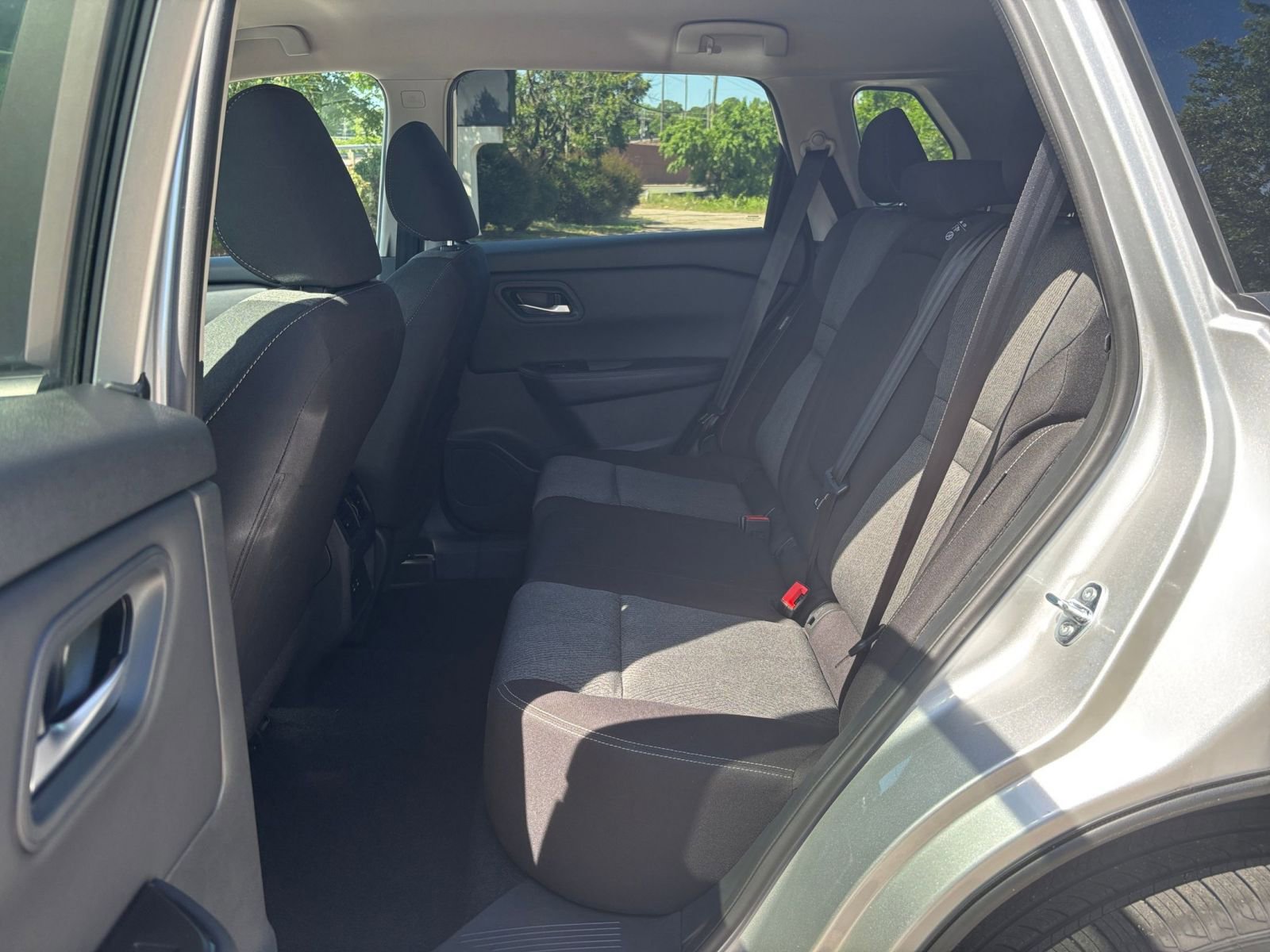 Used 2025 Nissan Rogue SV FWD image 27