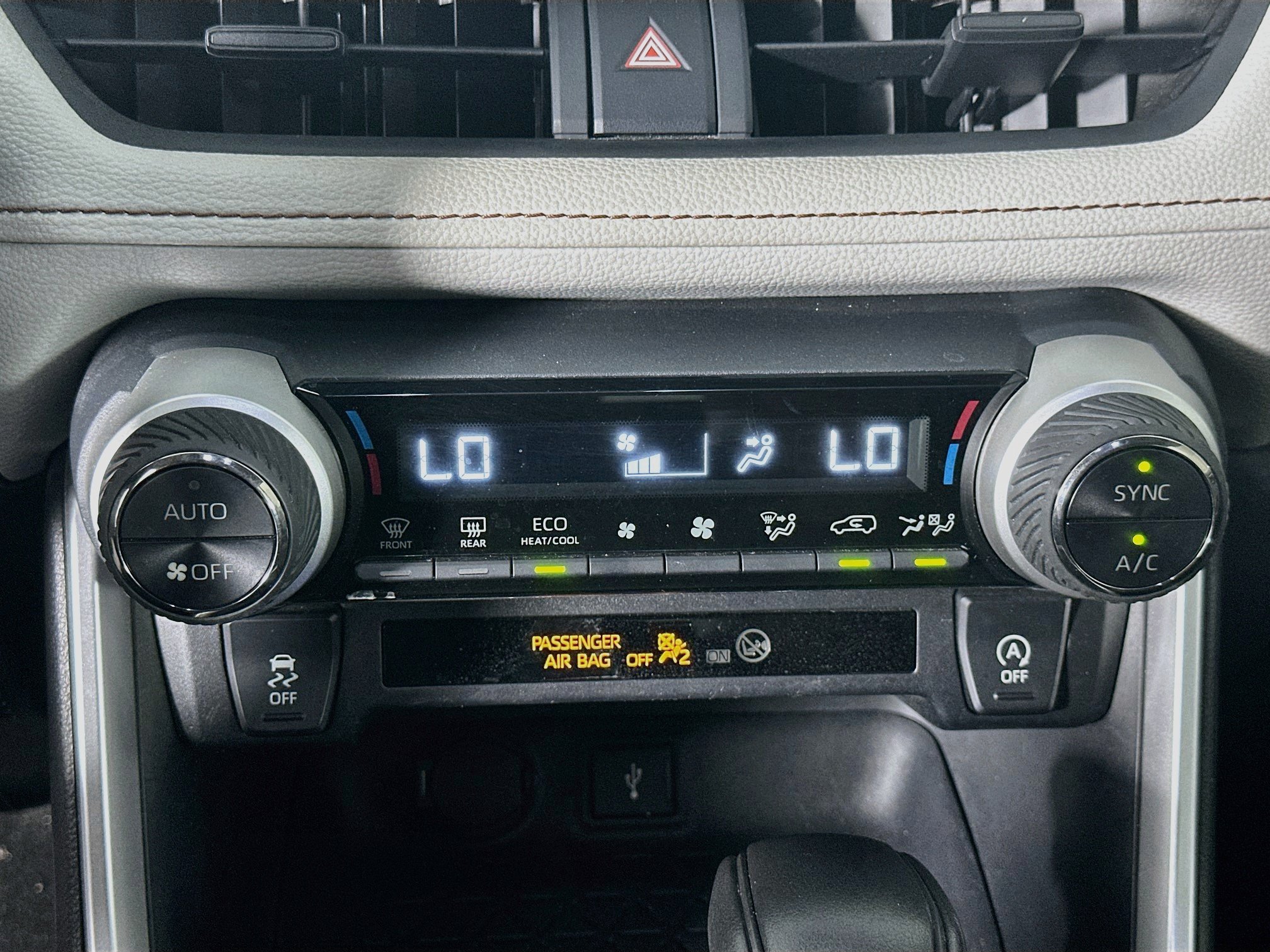 Used 2020 Toyota RAV4 XLE w/ Convenience Package FWD image 24