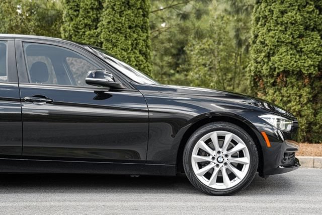 Used 2018 BMW 320i xDrive Sedan AWD/4WD image 14