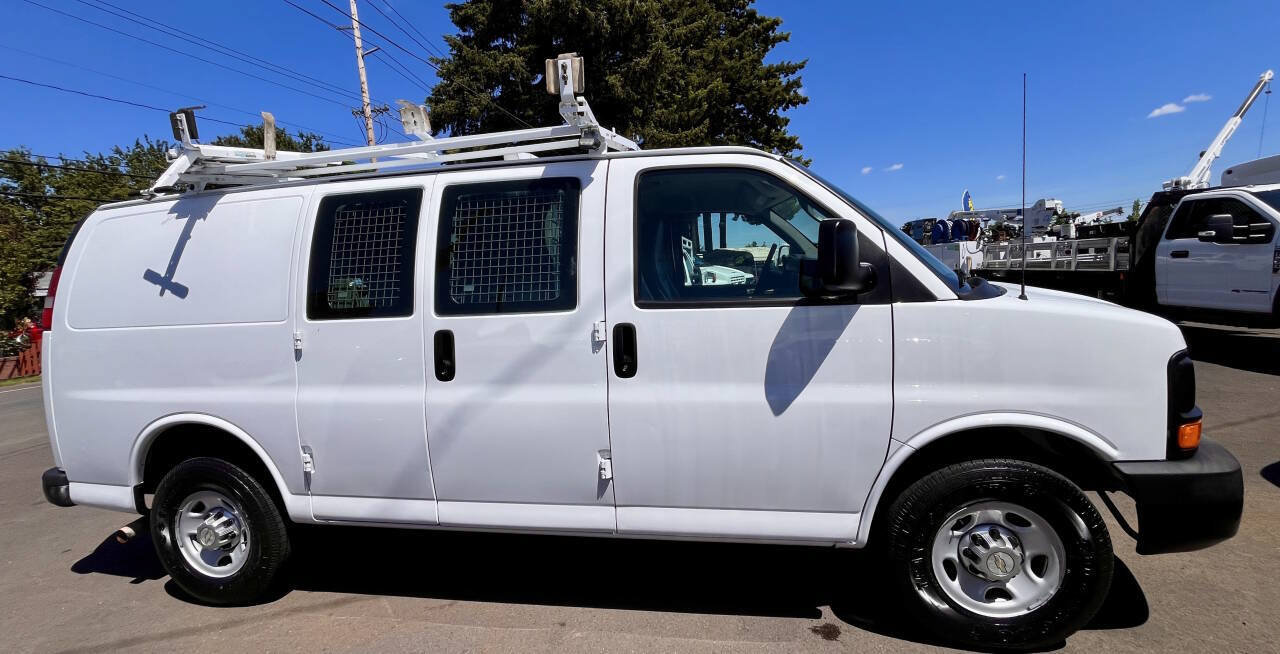 Used 2013 Chevrolet Express 2500 RWD image 2