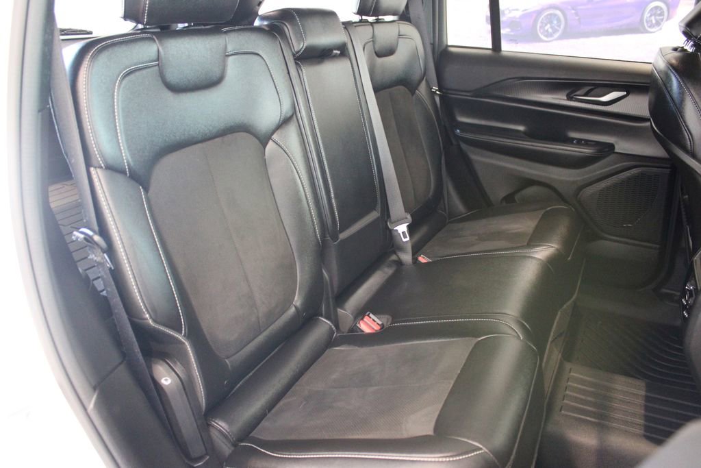 Used 2024 Jeep Grand Cherokee Altitude image 22