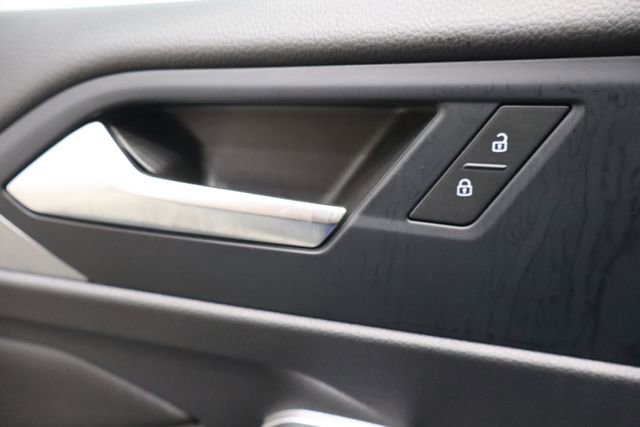 Used 2024 Volkswagen Jetta SE image 16