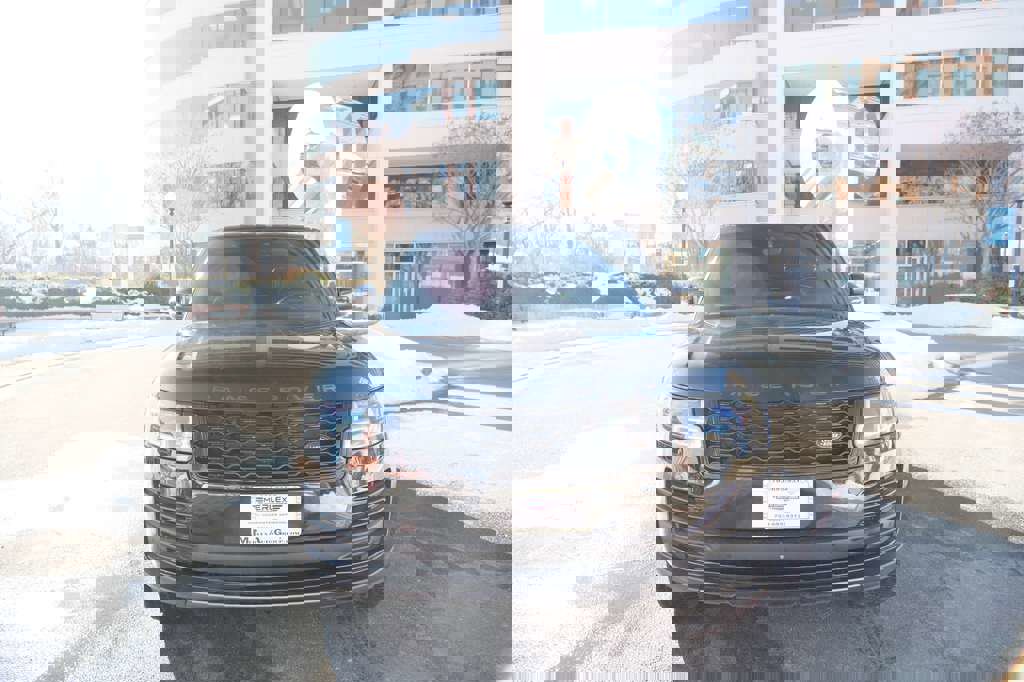 Used 2019 Land Rover Range Rover Autobiography image 3