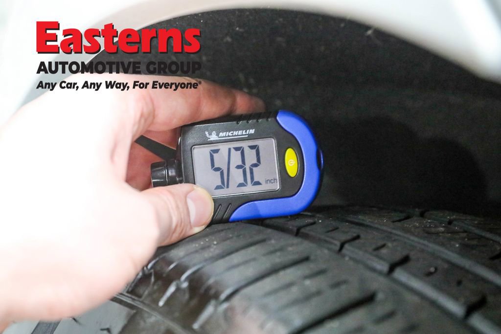 Used 2023 Porsche Macan T w/ Premium Package Plus image 27