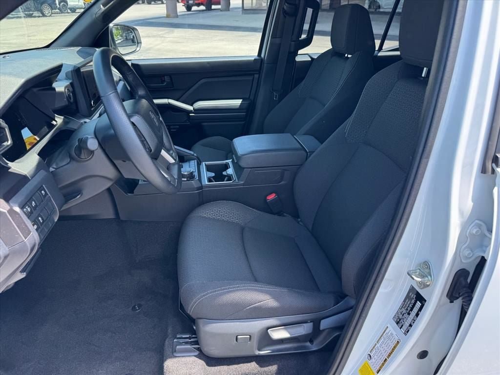 Used 2025 Toyota 4Runner SR5 AWD/4WD image 12
