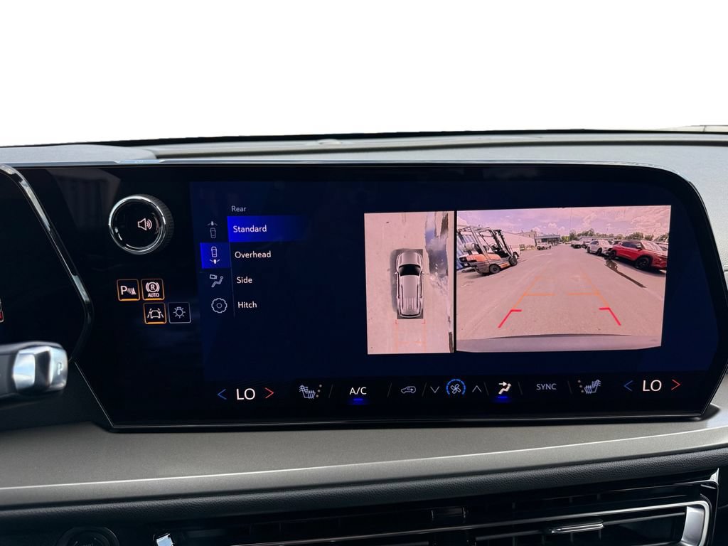 New 2027 Chevrolet Traverse LT w/ Driver Confidence Package FWD image 15